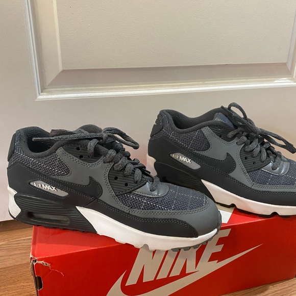 Nike Shoes - Nike air max size 7